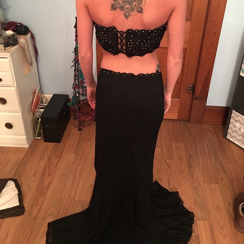Beautiful black lace prom dress - Picture 2 of 5